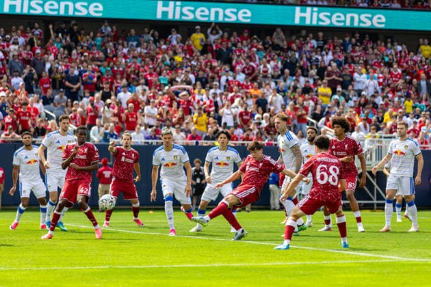 Football - Pre-Season - Liverpool FC v Leeds United FC CHICAGO, USA - Sunday, August 2, 2026: Liverpool s Luke Chambers scores the first goal during a pre-season friendly match between Liverpool FC and Leeds United at Soldier Field. (Photo by David Rawcliffe Propaganda) CHICAGO Endeavor Health Performance Cent ILLINOIS UNITED STATES OF AMERICA  Copyright: xDavidxRawcliffex P2026-08-02-Liverpool_Leeds-15