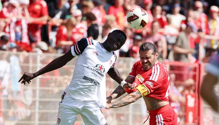 Paul Mendy, Christopher Trimmel Zweikampf Spielszene Aktion Fußball Fussball Bundesliga Herren DFL Testspiel Saison 2026 2027 02.08.2026 1.FC Union Berlin FCU vs. Cagliari Calcio DFL regulations prohibit any use of photographs as image sequences and or quasi-video. *** Paul Mendy, Christopher Trimmel: Tackle, Game Scene, Action, Sports, Soccer, Bundesliga, Men s, DFL, Friendly Match, 2026–2027 Season, February 8, 2026, 1. FC Union Berlin (FCU) vs. Cagliari Calcio. DFL regulations prohibit any use of photographs as image sequences and or quasi-video.