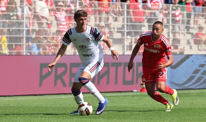 Juan Rodriguez am Ball, Marin Ljubicic Zweikampf Spielszene Aktion Fußball Fussball Bundesliga Herren DFL Testspiel Saison 2026 2027 02.08.2026 1.FC Union Berlin FCU vs. Cagliari Calcio DFL regulations prohibit any use of photographs as image sequences and or quasi-video. *** Juan Rodriguez with the ball, Marin Ljubicic, tackle, game scene, action, sports, soccer, Bundesliga, men s, DFL, friendly match, 2026–2027 season, February 8, 2026, 1. FC Union Berlin (FCU) vs. Cagliari Calcio. DFL regulations prohibit any use of photographs as image sequences and or quasi-video.