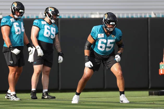 JACKSONVILLE, FL - AUGUST 02: Jacksonville Jaguars guard Patrick Mekari (65) works on a drill during training camp on August 2, 2026 at the Miller Electric Center in Jacksonville, Fl. (Photo by David Rosenblum Icon Sportswire) NFL, American Football Herren, USA AUG 02 Jaguars Training Camp EDITORIAL USE ONLY Icon260802228897