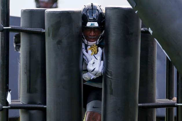 JACKSONVILLE, FL - AUGUST 02: Jacksonville Jaguars running back LeQuint Allen Jr. (5) works on a drill during training camp on August 2, 2026 at the Miller Electric Center in Jacksonville, Fl. (Photo by David Rosenblum Icon Sportswire) NFL, American Football Herren, USA AUG 02 Jaguars Training Camp EDITORIAL USE ONLY Icon260802228929