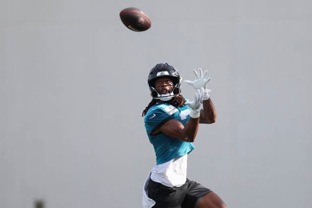 JACKSONVILLE, FL - AUGUST 02: Jacksonville Jaguars wide receiver Jakobi Meyers (3) catches a pass during training camp on August 2, 2026 at the Miller Electric Center in Jacksonville, Fl. (Photo by David Rosenblum Icon Sportswire) NFL, American Football Herren, USA AUG 02 Jaguars Training Camp EDITORIAL USE ONLY Icon260802228947