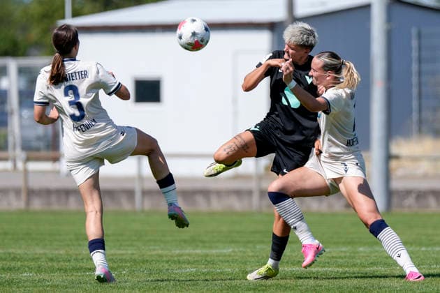 v.li.: Marlen Helmstetter (TSG II, 3), Aneta Polaskova (Viktoria, 27), Rieke Jungebloed (TSG II, 4), Zweikampf, Spielszene, Duell, duel, tackle, tackling, Dynamik, Action, Aktion, 02.08.2026, St. Leon-Rot (Deutschland), Fussball, 2. Frauen-Bundesliga, TSG 1899 Hoffenheim U20 - FC Viktoria Berlin, DFB DFL REGULATIONS PROHIBIT ANY USE OF PHOTOGRAPHS AS IMAGE SEQUENCES AND OR QUASI-VIDEO. *** v li Marlen Helmstetter TSG II, 3, Aneta Polaskova Viktoria, 27, Rieke Jungebloed TSG II, 4, tackle, game scene, duel, tackle, tackling, dynamics, action, 02 08 2026, St. Leon-Rot, Germany, soccer, Women’s Bundesliga 2, TSG 1899 Hoffenheim U20 vs. FC Viktoria Berlin, DFB and DFL regulations prohibit any use of photographs as image sequences and or quasi-video xozx