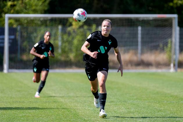 Christin Meyer (Viktoria, 9), am Ball, Freisteller, Ganzkörper, Einzelbild, Einzelfoto, Aktion, Action, 02.08.2026, St. Leon-Rot (Deutschland), Fussball, 2. Frauen-Bundesliga, TSG 1899 Hoffenheim U20 - FC Viktoria Berlin, DFB DFL REGULATIONS PROHIBIT ANY USE OF PHOTOGRAPHS AS IMAGE SEQUENCES AND OR QUASI-VIDEO. *** Christin Meyer Viktoria, 9, with the ball, cutout, full body, single frame, single photo, action, 02 08 2026, St. Leon-Rot, Germany, soccer, Women’s Bundesliga 2, TSG 1899 Hoffenheim U20 vs. FC Viktoria Berlin, DFB and DFL regulations prohibit any use of photographs as image sequences and or quasi-video xozx