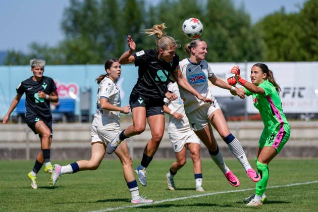 v.li.: Nina Ehegötz (Viktoria, 29, Kapitänin), Rieke Jungebloed (TSG II, 4), beim Kopfball, Kopfballduell, Spielszene, Zweikampf in der Luft, Aktion, Action, im Strafraum, Strafraumszene, 02.08.2026, St. Leon-Rot (Deutschland), Fussball, 2. Frauen-Bundesliga, TSG 1899 Hoffenheim U20 - FC Viktoria Berlin, DFB DFL REGULATIONS PROHIBIT ANY USE OF PHOTOGRAPHS AS IMAGE SEQUENCES AND OR QUASI-VIDEO. *** From left: Nina Ehegötz Viktoria, 29, captain, Rieke Jungebloed TSG II, 4, heading the ball, aerial duel, game play, aerial challenge, action, in the penalty area, penalty area play, August 2, 2026, St. Leon-Rot, Germany, soccer, Women’s Bundesliga 2, TSG 1899 Hoffenheim U20 vs. FC Viktoria Berlin, DFB and DFL regulations prohibit any use of photographs as image sequences and or quasi-video xozx
