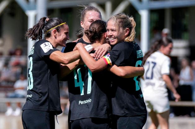 v.li.: Laura Casanovas Diaz (Viktoria, 53), Christin Meyer (Viktoria, 9), Torschützin Leyila Aydin (Viktoria, 47), Nina Ehegötz (Viktoria, 29, Kapitänin), Spielerinnen vom FC Viktoria Berlin, jubeln über das Tor zum 1:3, Jubel, Torjubel, Torerfolg, celebrate the goal, goal, celebration, jubelt ueber das Tor, Freuen, Freude, freut sich, optimistisch, positiv, Spielszene, Highlight, Action, Aktion, 02.08.2026, St. Leon-Rot (Deutschland), Fussball, 2. Frauen-Bundesliga, TSG 1899 Hoffenheim U20 - FC Viktoria Berlin, DFB DFL REGULATIONS PROHIBIT ANY USE OF PHOTOGRAPHS AS IMAGE SEQUENCES AND OR QUASI-VIDEO. *** From left: Laura Casanovas Diaz Viktoria, 53; Christin Meyer Viktoria, 9; goal scorer Leyila Aydin Viktoria, 47; Nina Ehegötz Viktoria, 29, captain, players from FC Viktoria Berlin, celebrate the goal that made the score 1–3, celebration, goal celebration, scoring a goal, celebrating the goal, goal, celebration, cheering over the goal, joy, happiness, happy, optimistic, positive, game scene, highlight, action, 02 08 2026, St. Leon-Rot, Germany, soccer, Women’s Bundesliga 2, TSG 1899 Hoffenheim U20 vs. FC Viktoria Berlin, DFB and DFL regulations prohibit any use of photographs as image sequences and or quasi-video xozx