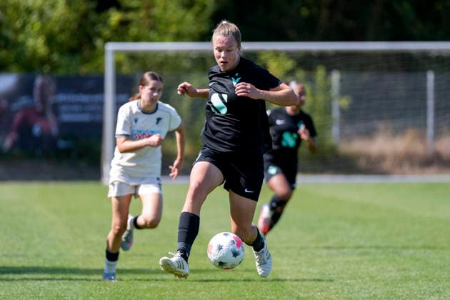 Christin Meyer (Viktoria, 9), am Ball, Freisteller, Ganzkörper, Einzelbild, Einzelfoto, Aktion, Action, 02.08.2026, St. Leon-Rot (Deutschland), Fussball, 2. Frauen-Bundesliga, TSG 1899 Hoffenheim U20 - FC Viktoria Berlin, DFB DFL REGULATIONS PROHIBIT ANY USE OF PHOTOGRAPHS AS IMAGE SEQUENCES AND OR QUASI-VIDEO. *** Christin Meyer Viktoria, 9, with the ball, cutout, full body, single frame, single photo, action, 02 08 2026, St. Leon-Rot, Germany, soccer, Women’s Bundesliga 2, TSG 1899 Hoffenheim U20 vs. FC Viktoria Berlin, DFB and DFL regulations prohibit any use of photographs as image sequences and or quasi-video xozx