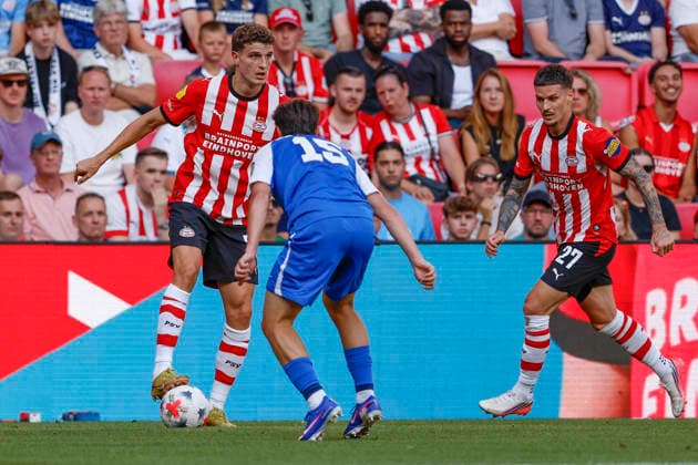 2026-08-02 PSV v AZ Alkmaar - Dutch Eredivisie Johan Cruijff Schaal EINDHOVEN, NETHERLANDS - AUGUST 2: Guus Til of PSV, Mateo Chavez of AZ Alkmaar, Dennis Man of PSV during the Dutch Eredivisie Johan Cruijff Schaal match between PSV and AZ Alkmaar at Philips Stadion on August 2, 2026 in Eindhoven, Netherlands. Eindhoven Philips Stadion Netherlands Content not available for redistribution in The Netherlands directly or indirectly through any third parties. Copyright: xBenxGalx