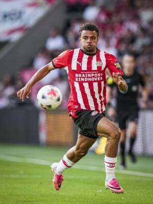 EINDHOVEN - EssiÃ«n Bassey of PSV Eindhoven during the 30th edition of the Johan Cruyff Shield between PSV Eindhoven and AZ Alkmaar at the Phillips Stadium on August 2, 2026 in Eindhoven, the Netherlands. TOBIAS KLEUVER ANP Johan Cruijff Shield 2026 27 xVIxANPxSportx xxANPxIVx 564780338 originalFilename: 564780338.jpg