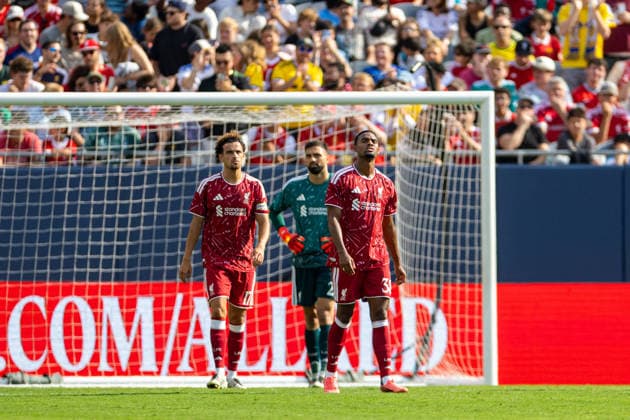 Football - Pre-Season - Liverpool FC v Leeds United FC CHICAGO, USA - Sunday, August 2, 2026: Liverpool s Curtis Jones and Ryan Gravenberch (R) react to conceding his side s fourth goal during a pre-season friendly match between Liverpool FC and Leeds United at Soldier Field. (Photo by David Rawcliffe Propaganda) CHICAGO Endeavor Health Performance Cent ILLINOIS UNITED STATES OF AMERICA  Copyright: xDavidxRawcliffex P2026-08-02-Liverpool_Leeds-152