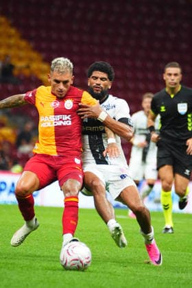 ISTANBUL, TURKEY - AUGUST 2: Lucas Torreira (L) of Galatasaray and Ludovic Blas of Rennes during the during the pre-season friendly match between Galatasaray SK and Rennes at Rams Park Stadium on August 2, 2026 in Istanbul, Turkey. Istanbul Turkey Copyright: xSeskimphotox GSaray-Rennes-020826 (70)