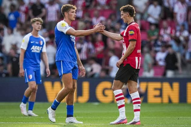 EINDHOVEN - (lr) Lewis Schouten of AZ Alkmaar, Ruben van Bommel of PSV Eindhoven during the 30th edition of the Johan Cruyff Shield between PSV Eindhoven and AZ Alkmaar at the Phillips Stadium on August 2, 2026 in Eindhoven, the Netherlands. TOBIAS KLEUVER ANP Johan Cruijff Shield 2026 27 xVIxANPxSportx xxANPxIVx 564780346 originalFilename: 564780346.jpg