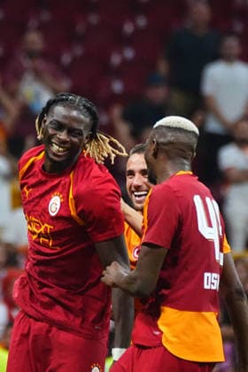 ISTANBUL, TURKEY - AUGUST 2: Lesley Ugochukwu (L) and Victor Osimhen of Galatasaray during the pre-season friendly match between Galatasaray SK and Rennes at Rams Park Stadium on August 2, 2026 in Istanbul, Turkey. Istanbul Turkey Copyright: xSeskimphotox GSaray-Rennes-020826 (127)