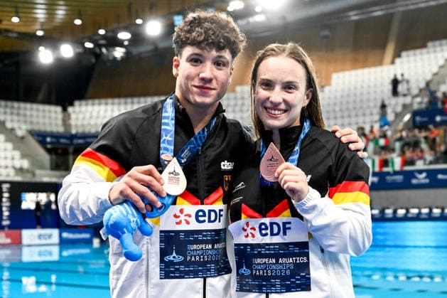 Luis Carlo Avila Sanchez, Lena Corona Hentschel of Germany, bronze show the bronze medal after competing in the diving 3m Springboard Synchro Mixed Final during the European Aquatics Championships at the Olympic Aquatic Center in Paris (France), August 2, 2026. Andrea Masini Deepbluemedia Insidefoto