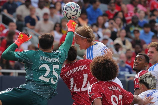 CHICAGO, IL - AUGUST 02: Giorgi Mamardashvili 25 of Liverpool FC punches the ball during a friendly match between Liverpool FC and Leeds United on August 2, 2026 at Soldier Field in Chicago, Illinois.(Photo by Melissa Tamez Icon Sportswire) SOCCER: AUG 02 Leeds United v Liverpool EDITORIAL USE ONLY Icon260802011
