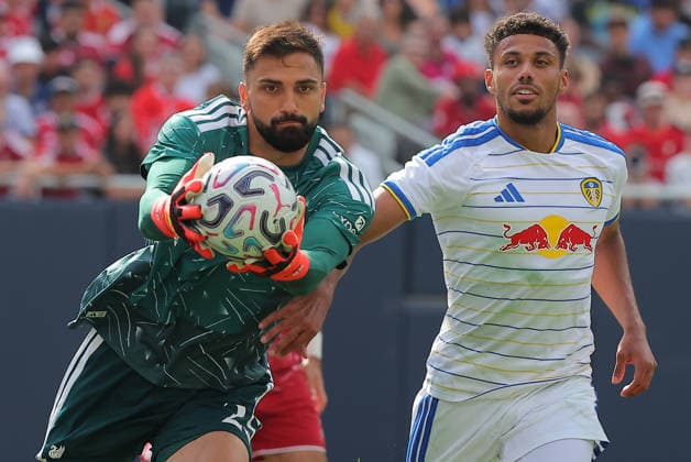 CHICAGO, IL - AUGUST 02: Giorgi Mamardashvili 25 of Liverpool FC makes a save during a friendly match between Liverpool FC and Leeds United on August 2, 2026 at Soldier Field in Chicago, Illinois.(Photo by Melissa Tamez Icon Sportswire) SOCCER: AUG 02 Leeds United v Liverpool EDITORIAL USE ONLY Icon260802014