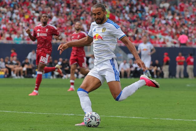 CHICAGO, IL - AUGUST 02: Dominic Calvert-Lewin 9 of Leeds United kicks the ball during a friendly match between Liverpool FC and Leeds United on August 2, 2026 at Soldier Field in Chicago, Illinois.(Photo by Melissa Tamez Icon Sportswire) SOCCER: AUG 02 Leeds United v Liverpool EDITORIAL USE ONLY Icon260802015