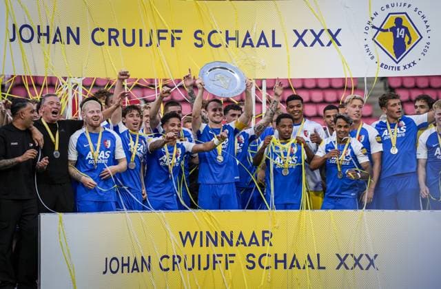EINDHOVEN - AZ players celebrate the victory after the 30th edition of the Johan Cruyff Shield between PSV Eindhoven and AZ Alkmaar at the Phillips Stadium on August 2, 2026, in Eindhoven, the Netherlands. TOBIAS KLEUVER ANP Johan Cruijff Shield 2026 27 xVIxANPxSportx xxANPxIVx 564782246 originalFilename: 564782246.jpg