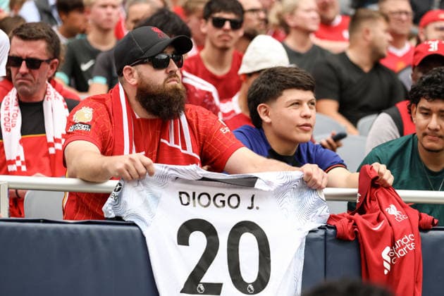 CHICAGO, USA - August 2: Liverpool supporters are seen with a Diogo Jota jersey before the club friendly game between Liverpool F.C. and Leeds Unites F.C. at Soldier Field on Sunday, August 2 in Chicago, USA  Copyright: xShainaxBenhiyoun SPPx Sportspressphoto_SPR199736