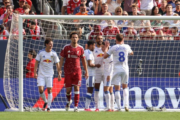 CHICAGO, USA - August 2: Dominic Calvert-Lewin (9 Leeds United) celebrates after scoring with teammates during the club friendly game between Liverpool F.C. and Leeds Unites F.C. at Soldier Field on Sunday, August 2 in Chicago, USA  Copyright: xShainaxBenhiyoun SPPx Sportspressphoto_SPR199803