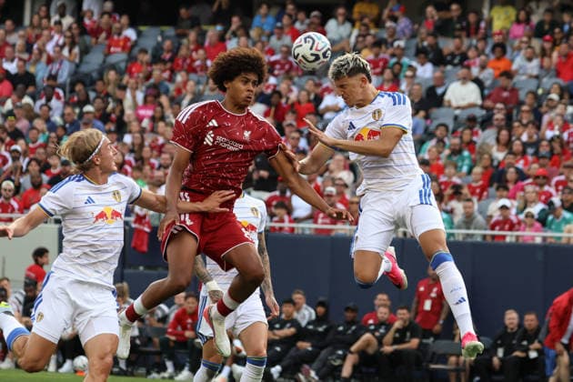 CHICAGO, USA - August 2: Tarik Muharemovic (5 Leeds United) and heads the ball during the club friendly game between Liverpool F.C. and Leeds Unites F.C. at Soldier Field on Sunday, August 2 in Chicago, USA  Copyright: xShainaxBenhiyoun SPPx Sportspressphoto_SPR199816