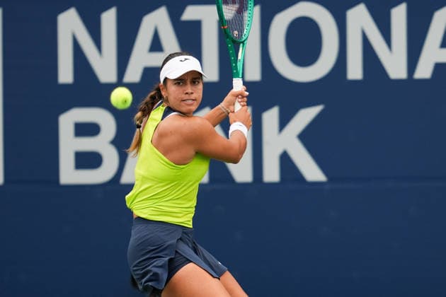 WTA, Tennis Damen Masters 1000 National Bank Open Toronto 2026 - Round of 128 - Day 1 Jessica Bouzas Maneiro of Spain plays a backhand against Ariana Arseneault of Canada during the Women™s Singles round of 128 match on day 1 of the WTA Masters 1000 National Bank Open at Sobeys Stadium. on August 2, 2026 in Toronto, Canada. (Photo by Leonardo Ramirez Eyepix Group) Copyright: xLeonardoxRamirezx xEyepixxGroupx LR02082026-03048