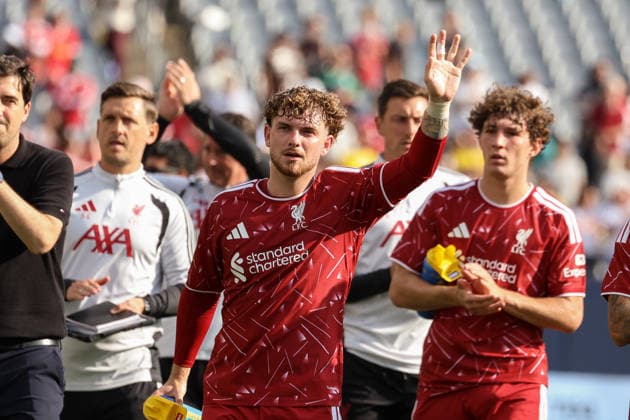 CHICAGO, USA - August 2: Harvey Elliott (19 Liverpool FC) waves to fans after the club friendly game between Liverpool F.C. and Leeds Unites F.C. at Soldier Field on Sunday, August 2 in Chicago, USA  Copyright: xShainaxBenhiyoun SPPx Sportspressphoto_SPR199845