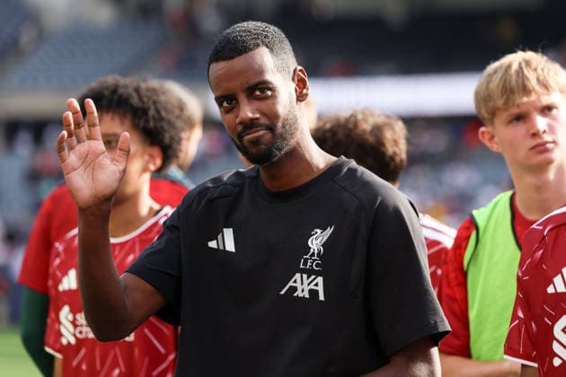 CHICAGO, USA - August 2: Alexander Isak (9 Liverpool FC) waves to fans after the club friendly game between Liverpool F.C. and Leeds Unites F.C. at Soldier Field on Sunday, August 2 in Chicago, USA  Copyright: xShainaxBenhiyoun SPPx Sportspressphoto_SPR199848