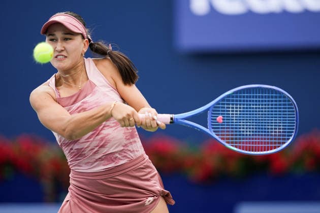 WTA, Tennis Damen Masters 1000 National Bank Open Toronto 2026 - Round of 128 - Day 1 Kamilla Rakhimova of Uzbekistan plays a backhand against Venus Williams of the United States of America during the Women™s Singles round of 128 match on day 1 of the WTA Masters 1000 National Bank Open at Sobeys Stadium. on August 2, 2026 in Toronto, Canada. (Photo by Leonardo Ramirez Eyepix Group) Copyright: xLeonardoxRamirezx xEyepixxGroupx LR02082026-01251