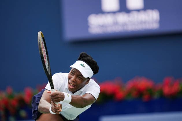 WTA, Tennis Damen Masters 1000 National Bank Open Toronto 2026 - Round of 128 - Day 1 Venus Williams of the United States of America plays a backhand against Kamilla Rakhimova of Uzbekistan during the Women™s Singles round of 128 match on day 1 of the WTA Masters 1000 National Bank Open at Sobeys Stadium. on August 2, 2026 in Toronto, Canada. (Photo by Leonardo Ramirez Eyepix Group) Copyright: xLeonardoxRamirezx xEyepixxGroupx LR02082026-02426
