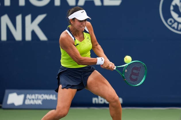 WTA, Tennis Damen Masters 1000 National Bank Open Toronto 2026 - Round of 128 - Day 1 Jessica Bouzas Maneiro of Spain plays a backhand against Ariana Arseneault of Canada during the Women™s Singles round of 128 match on day 1 of the WTA Masters 1000 National Bank Open at Sobeys Stadium. on August 2, 2026 in Toronto, Canada. (Photo by Leonardo Ramirez Eyepix Group) Copyright: xLeonardoxRamirezx xEyepixxGroupx LR02082026-03158