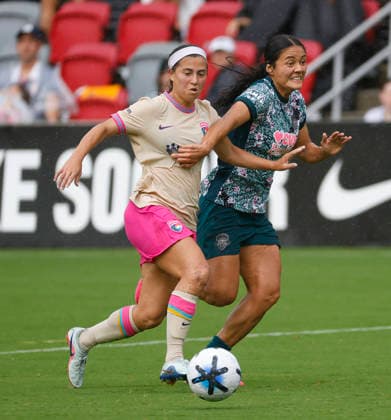 NWSL 2026 Washington Spirit Vs San Diego Wave FC AUG 02 August 2, 2026: Washington Spirit Midfielder 4 Rebeca Bernal tries to stop San Diego Wave FC Midfielder 22 Lia Godfrey from scoring the game winning goal during a NWSL soccer match between the Washington Spirit and the San Diego Wave FC at Audi Field in Washington DC. Justin Cooper CSM (Credit Image: Â Justin Cooper Cal Media) Washington Dc District Of Columbia United States of America EDITORIAL USE ONLY Copyright: xx ZUMA-20260802_zma_c04_009.jpg JustinxCooperx csmphotothree508488
