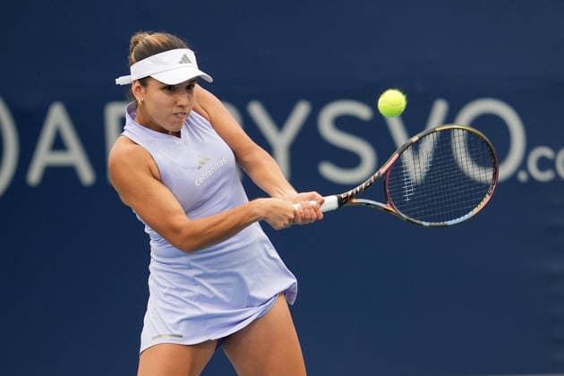 WTA, Tennis Damen Masters 1000 National Bank Open Toronto 2026 - Round of 128 - Day 1 Camila Osorio of Colombia hits a two-handed backhand against Lucrezia Stefanini of Italy during the Women™s Singles round of 128 match on day 1 of the WTA Masters 1000 National Bank Open at Sobeys Stadium. on August 2, 2026 in Toronto, Canada. (Photo by Leonardo Ramirez Eyepix Group) Copyright: xLeonardoxRamirezx xEyepixxGroupx LR02082026-04768