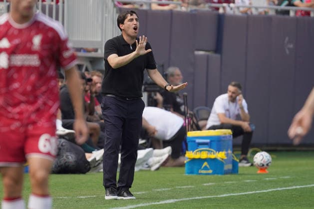 Liverpool manager Andoni Iraola directs during a friendly match between Liverpool and Leeds at Soldier Field in Chicago, USA, 02 August 2026. Friendly: Liverpool - Leeds !ACHTUNG: NUR REDAKTIONELLE NUTZUNG!  Copyright: xKennethxFernándezx AME5506 20260803-55021059745_1