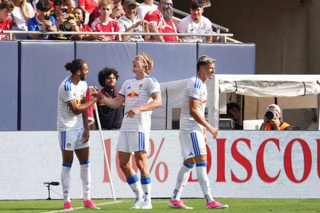 Players of Leeds celebrate a goal during a friendly match between Liverpool and Leeds at Soldier Field in Chicago, USA, 02 August 2026. Friendly: Liverpool - Leeds !ACHTUNG: NUR REDAKTIONELLE NUTZUNG!  Copyright: xKennethxFernándezx AME5484 20260803-55021059747_1