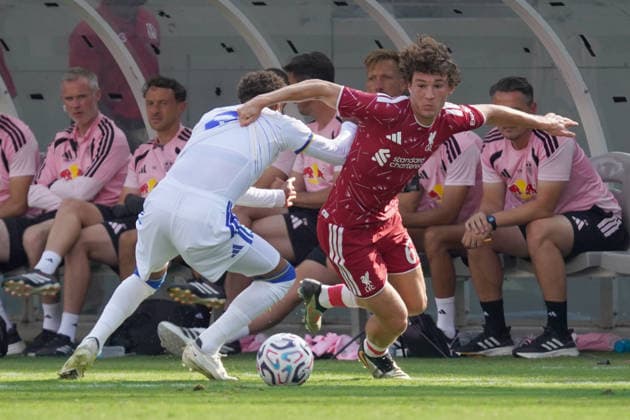 Lewis Koumas (R) of Liverpool controls a ball during a friendly match between Liverpool and Leeds at Soldier Field in Chicago, USA, 02 August 2026. Friendly: Liverpool - Leeds !ACHTUNG: NUR REDAKTIONELLE NUTZUNG!  Copyright: xKennethxFernándezx AME5508 20260803-55021059748_1