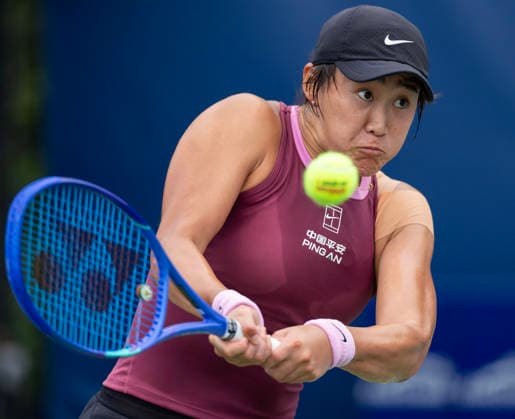 (260803) -- TORONTO, Aug. 3, 2026 -- Wang Xiyu of China returns the ball during the first round of the women s singles match between Wang Xiyu of China and Sara Bejlek of the Czech Republic at the 2026 National Bank Open tennis tournament in Toronto, Canada, Aug. 2, 2026. (Photo by Xinhua) (SP)CANADA-TORONTO-TENNIS-NATIONAL BANK OPEN-WOMEN S SINGLES ZouxZheng 