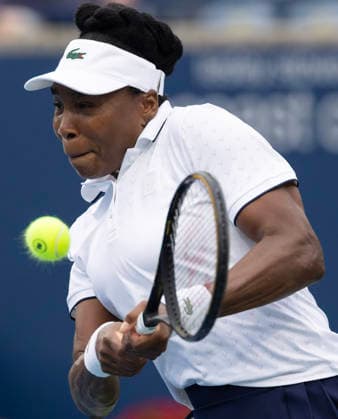(260803) -- TORONTO, Aug. 3, 2026 -- Venus Williams of the United States returns the ball during the first round of the women s singles match between Kamilla Rakhimova of Uzbekistan and Venus Williams of the United States at the 2026 National Bank Open tennis tournament in Toronto, Canada, Aug. 2, 2026. (Photo by Xinhua) (SP)CANADA-TORONTO-TENNIS-NATIONAL BANK OPEN-WOMEN S SINGLES ZouxZheng 