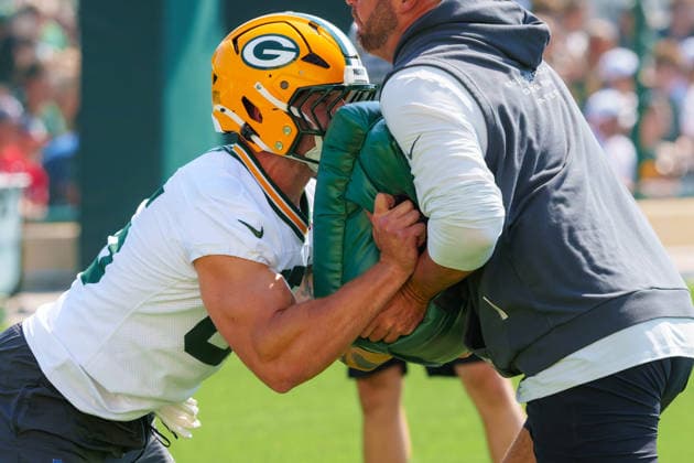 Green Bay Packers Training Camp 2026 Tucker Kraft 85 of the Green Bay Packers pushes against a blocking pad during the Green Bay Packers training camp at Ray Nitschke Field in Ashwaubenon, Wisconsin, on August 2, 2026. Ashwaubenon Wisconsin United States  Copyright: xRossxHarriedx originalFilename:harried-greenbay260802_npXN4.jpg