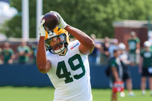 Green Bay Packers Training Camp 2026 Drake Dabney 49 of the Green Bay Packers catches a football during training camp at Ray Nitschke Field in Ashwaubenon, Wisconsin, on August 2, 2026. Ashwaubenon Wisconsin United States  Copyright: xRossxHarriedx originalFilename:harried-greenbay260802_npVXn.jpg