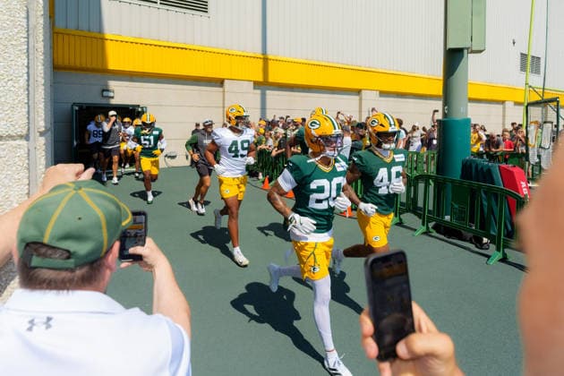 Green Bay Packers Training Camp 2026 Domani Jackson 20 and Marlon Jones 46 of the Green Bay Packers run onto the field past fans recording with mobile phones at Ray Nitschke Field in Ashwaubenon, Wisconsin, on August 2, 2026. Ashwaubenon Wisconsin United States  Copyright: xRossxHarriedx originalFilename:harried-greenbay260802_npkEo.jpg