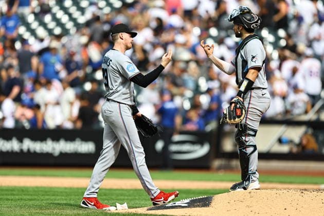 MLB, Baseball Herren, USA Miami Marlins Vs. New York Mets Miami Marlins relief pitcher Pete Fairbanks 29 and catcher Joe Mack 80 celebrate after the Marlins 2-0 win in the baseball game against the New York Mets at Citi Field in Flushing, New York, on August 2, 2026. Flushing N.Y. United States  Copyright: xGordonxDonovanx originalFilename:donovan-mlbmiami260802_npE1V.jpg