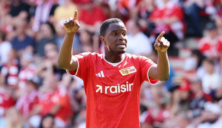 Ilyas Ansah zeigend, gestikulierend Aktion Oberkörper Fußball Fussball Bundesliga Herren DFL Testspiel Saison 2026 2027 02.08.2026 1.FC Union Berlin FCU vs. Cagliari Calcio DFL regulations prohibit any use of photographs as image sequences and or quasi-video.