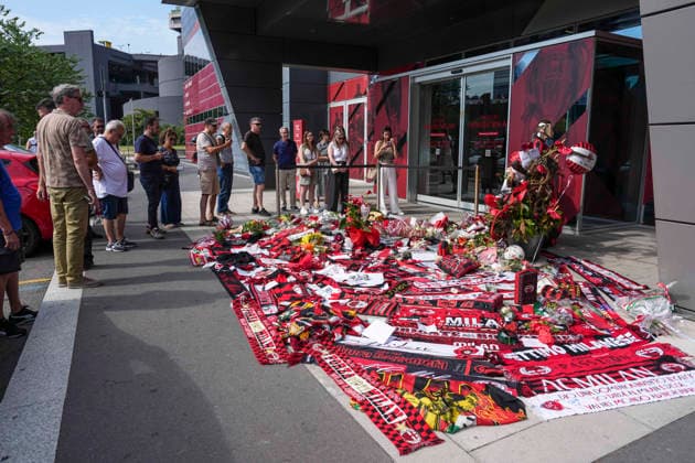 Tifosi in coda per rendere omaggio a Franco Baresi, presso la sede della societÃ Casa Milan, Milano (Italy) August 3, 2026 (Photo Claudio Furlan LaPresse) Fans queuing to pay their respects to Franco Baresi at the Casa Milan club headquarters, Milan (Italy), 3 August 2026 (Photo: Claudio Furlan LaPresse)  Copyright: xClaudioxFurlan LaPressex