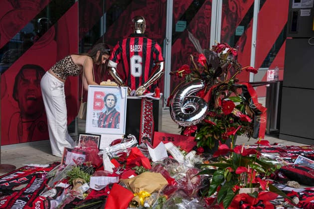 Tifosi in coda per rendere omaggio a Franco Baresi, presso la sede della societÃ Casa Milan, Milano (Italy) August 3, 2026 (Photo Claudio Furlan LaPresse) Fans queuing to pay their respects to Franco Baresi at the Casa Milan club headquarters, Milan (Italy), 3 August 2026 (Photo: Claudio Furlan LaPresse)  Copyright: xClaudioxFurlan LaPressex