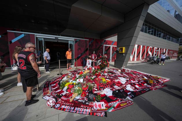 Tifosi in coda per rendere omaggio a Franco Baresi, presso la sede della societÃ Casa Milan, Milano (Italy) August 3, 2026 (Photo Claudio Furlan LaPresse) Fans queuing to pay their respects to Franco Baresi at the Casa Milan club headquarters, Milan (Italy), 3 August 2026 (Photo: Claudio Furlan LaPresse)  Copyright: xClaudioxFurlan LaPressex