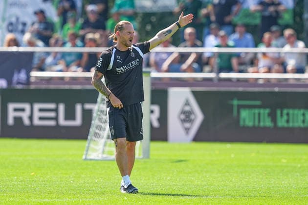 03.08.2026, xydrx, Fußball, Trainingslager, Borussia Mönchengladbach, Saison 2026 2027, Stadion am Birkenmoos: Eugen Polanski (Cheftrainer Borussia Moenchengladbach) gestikulierend DFB regulations prohibit any use of photographs as image sequences and or quasi-video. *** August 3, 2026, xydrx, soccer, training camp, Borussia Mönchengladbach, 2026–2027 season, Birkenmoos Stadium: Eugen Polanski, head coach of Borussia Mönchengladbach, gesturing. DFB regulations prohibit any use of photographs as image sequences and or quasi-video. Copyright: HMBxMedia YannisxDreimann