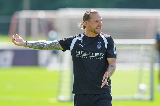 03.08.2026, xydrx, Fußball, Trainingslager, Borussia Mönchengladbach, Saison 2026 2027, Stadion am Birkenmoos: Eugen Polanski (Cheftrainer Borussia Moenchengladbach) gestikulierend DFB regulations prohibit any use of photographs as image sequences and or quasi-video. *** August 3, 2026, xydrx, soccer, training camp, Borussia Mönchengladbach, 2026–2027 season, Birkenmoos Stadium: Eugen Polanski, head coach of Borussia Mönchengladbach, gesturing. DFB regulations prohibit any use of photographs as image sequences and or quasi-video. Copyright: HMBxMedia YannisxDreimann