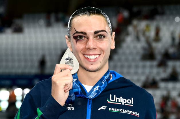 Filippo Pelati of Italy shows the silver medal after competing in the artistic swimming Solo Free Men Final during the European Aquatics Championships at the Olympic Aquatic Center in Paris (France), August 3, 2026. Andrea Staccioli