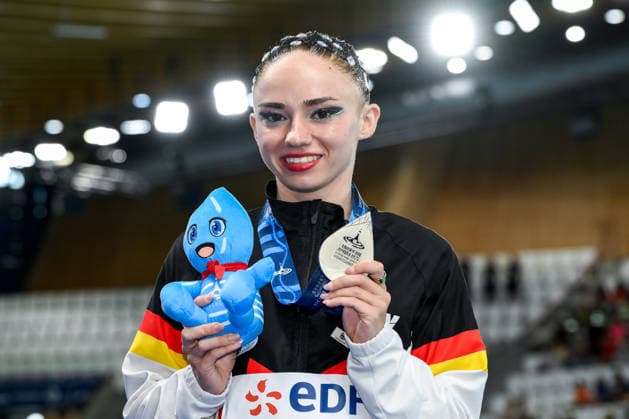 Klara Bleyer of Germany shows the silver medal after competing in the artistic swimming Solo Free Women Final during the European Aquatics Championships at the Olympic Aquatic Center in Paris (France), August 3, 2026. Andrea Staccioli